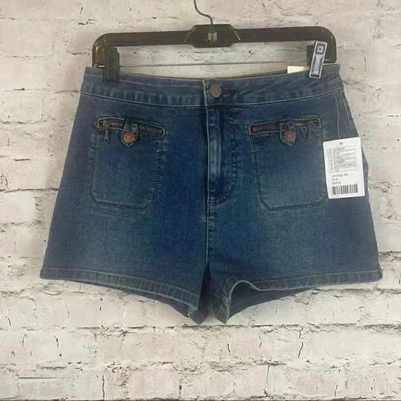 NWT Women's BDG Super High Rise Pin Up Denim Jean Shorts Size 29 $59 Medium Wash - Picture 1 of 9